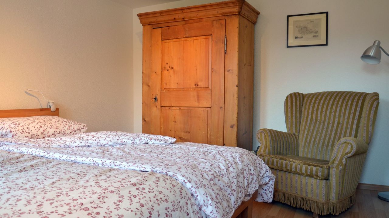Schlafzimmer mit Doppelbett Schlafzimmer mit Doppelbett